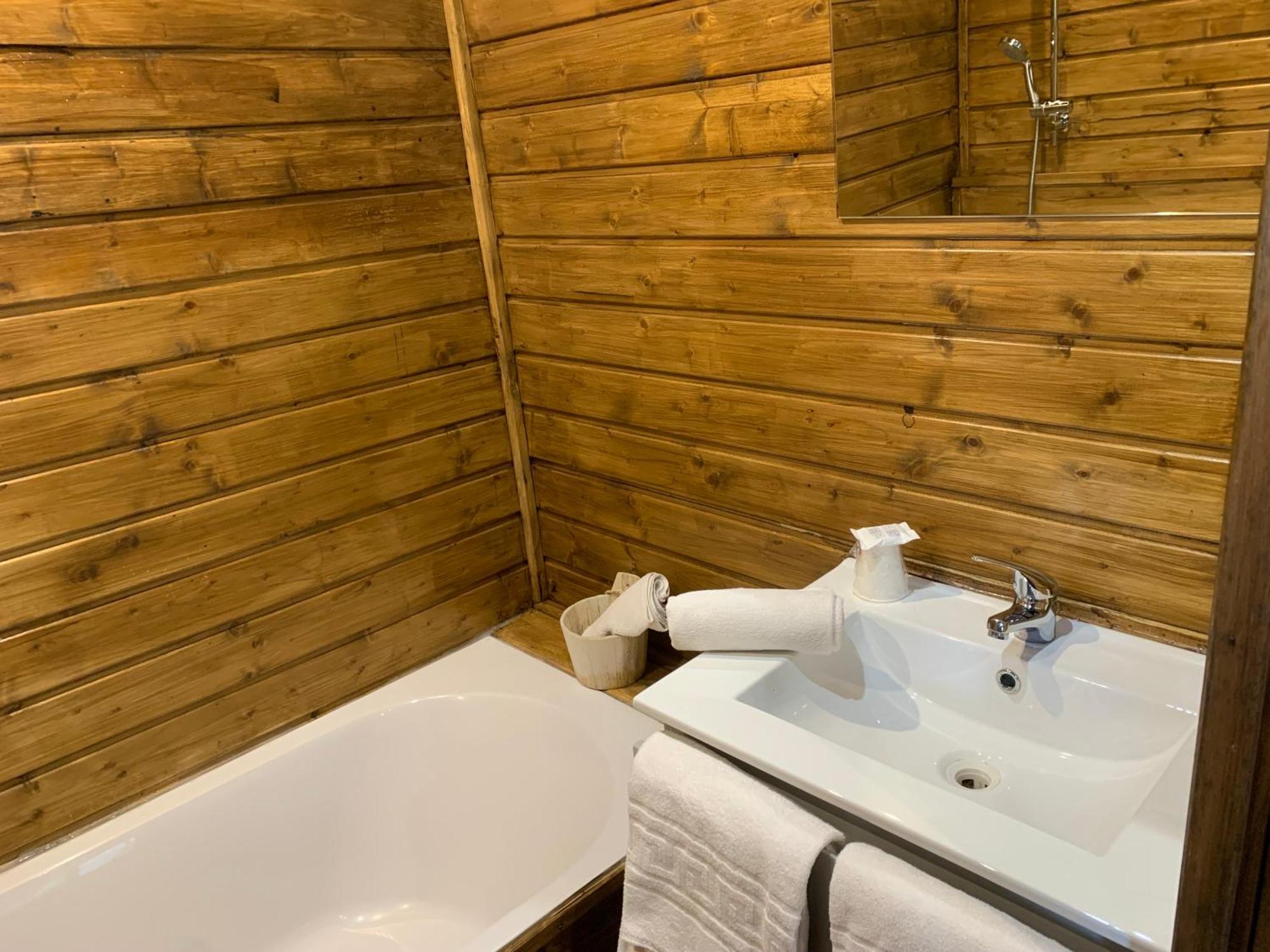 Gites Les Chalets Vezzani Spa Exterior foto